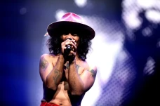 Kaka Slank Tampil Enerjik...