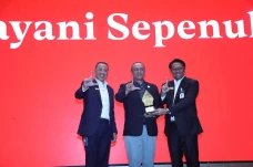 Komitmen Melayani Sepenuh...
