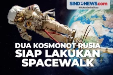 Dua Kosmonot Rusia Bersiap...