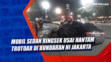 Mobil Sedan Ringsek...
