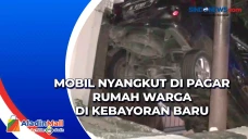 Mobil Nyangkut di Pagar...