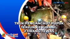 Truk Pengangkut Pupuk...