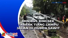 Minibus Ringsek Tabrak...