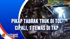 Pikap Tabrak Truk di...