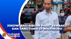 Jokowi Bagi Ribuan Paket...