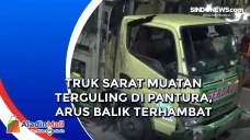 Truk Sarat Muatan Terguling...