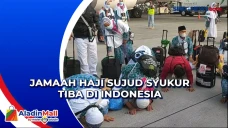 Jamaah Haji Sujud Syukur...