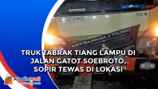 Truk Tabrak Tiang Lampu...