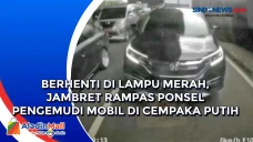 Berhenti di Lampu Merah,...