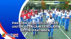 Pakaian Adat Digunakan...