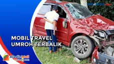Mobil Travel Umroh Terbalik...