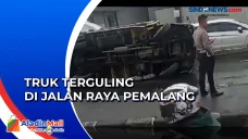 Truk Terguling di Jalan...