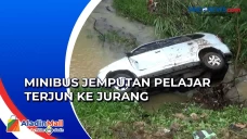 Minibus Terjun ke Jurang,...