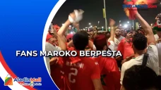 Fans Maroko Berpelukan...