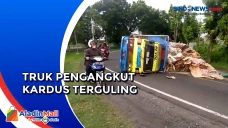 Truk Pengangkut Kardus...