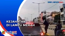 Viral! Aksi Pria Ambil...