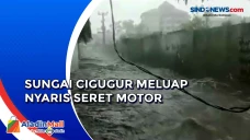 Sungai Cigugur Meluap...