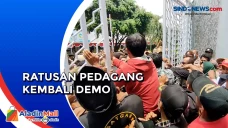 Tolak Relokasi, Ratusan...