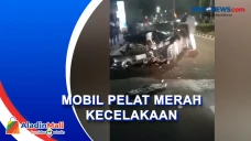 Mobil Pelat Merah Tabrakan...