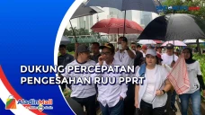Diguyur Hujan, Mahfud...