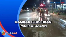 Pasir Tumpah dari Truk...
