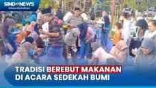 Berebut Makanan dalam...
