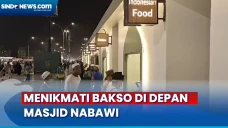 Menikmati Bakso depan...