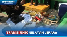 Tradisi Larung Sesaji...