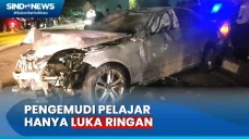 Mobil Sedan Tabrak Marka...