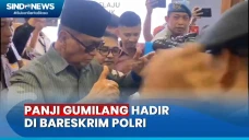 Sambil Angkat Jempol,...