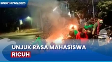 Barikade Beton Dibakar,...