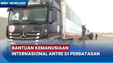 Truk Bantuan Antre di...