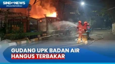 Api Hanguskan Gudang...