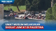Umat Muslim Melakukan...