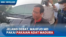 Pakai Pakaian Adat Madura,...