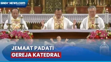 Jemaat Padati Gereja...