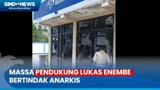 Massa Pendukung Lukas...