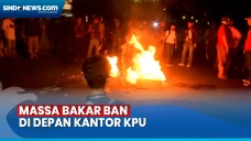 Massa Bakar Ban di Depan...