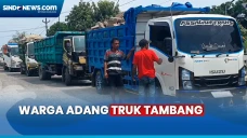 Warga di Pati Adang...