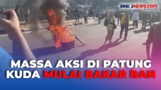 Massa Aksi di Patung...