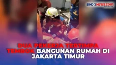 Dua Pekerja Bangunan...