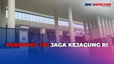 Personel TNI Bantu Pengamanan...