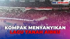 Melihat Suasana Stadion...