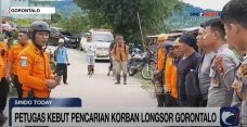 Petugas Kebut Pencarian...