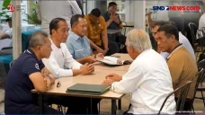 Gaya Jokowi Nongkrong...