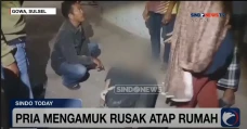 Pria Mengamuk Rusak...