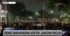 Demo Mahasiswa Kritik...