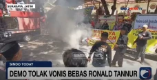 Aksi Protes Vonis Bebas...