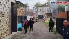 Densus 88 Tangkap Terduga...