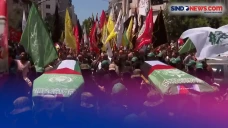 Warga Palestina Mengadakan...